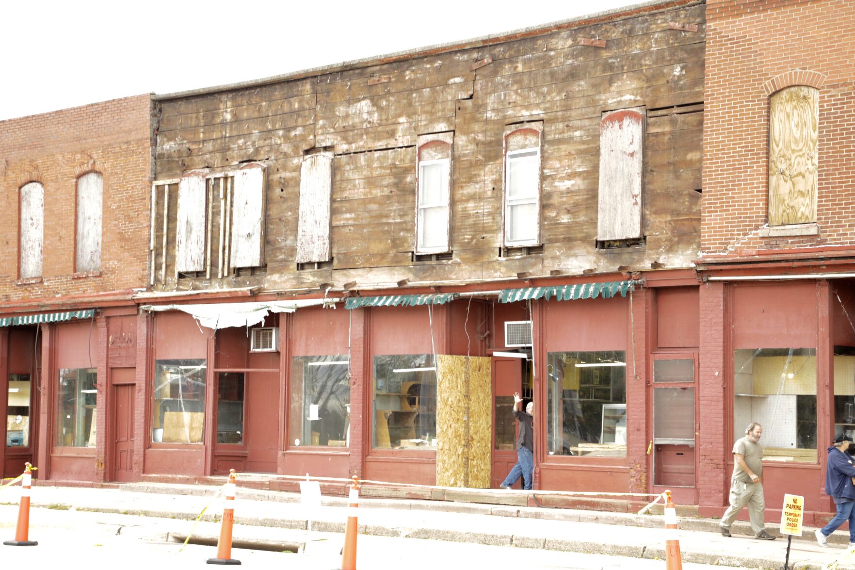 City condemns piece of Clinton history